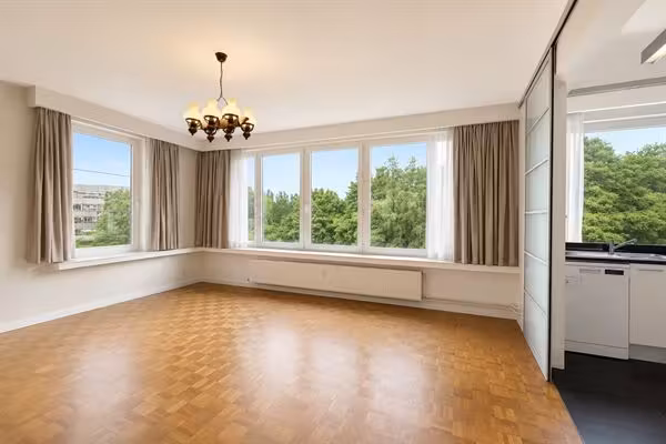 Hoekappartement met 3 slpk en staanplaats op toplocatie in Wilrijk - 2