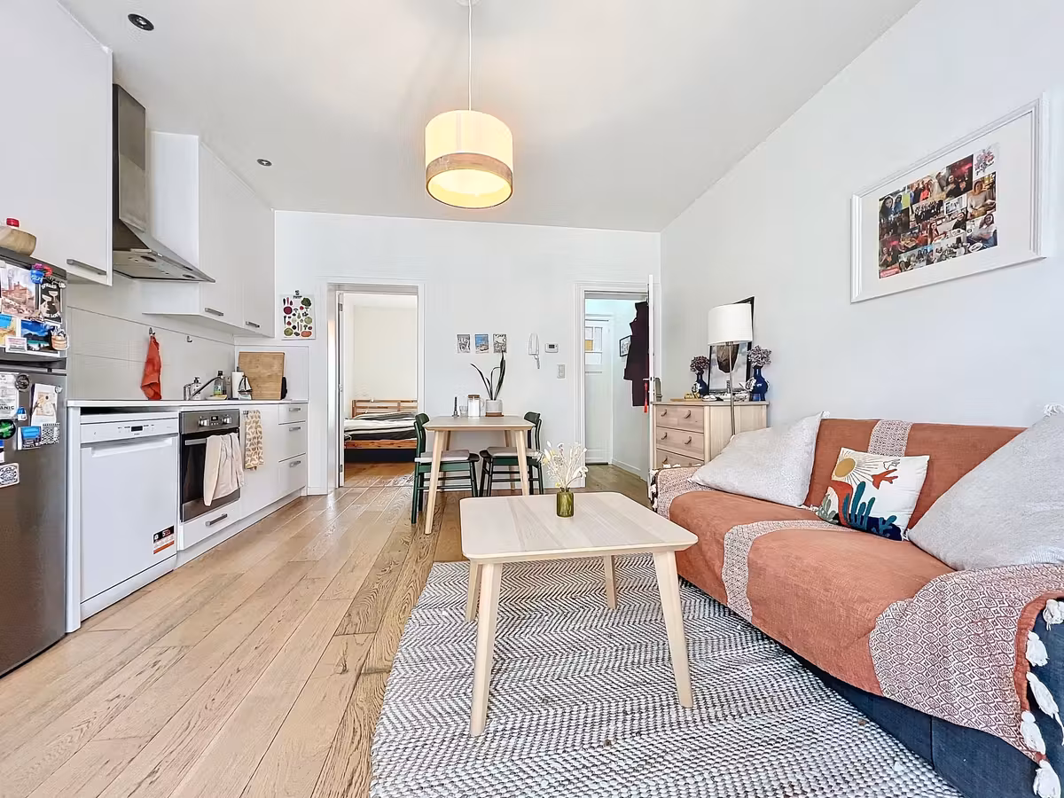 One-bedroom apartment with balcony in Forest - 4