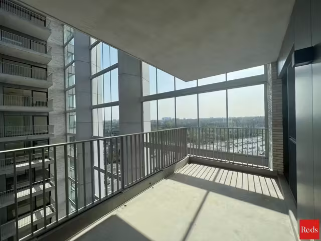Appartement de 2 chambres avec spacieuse terrasse et parking - 9