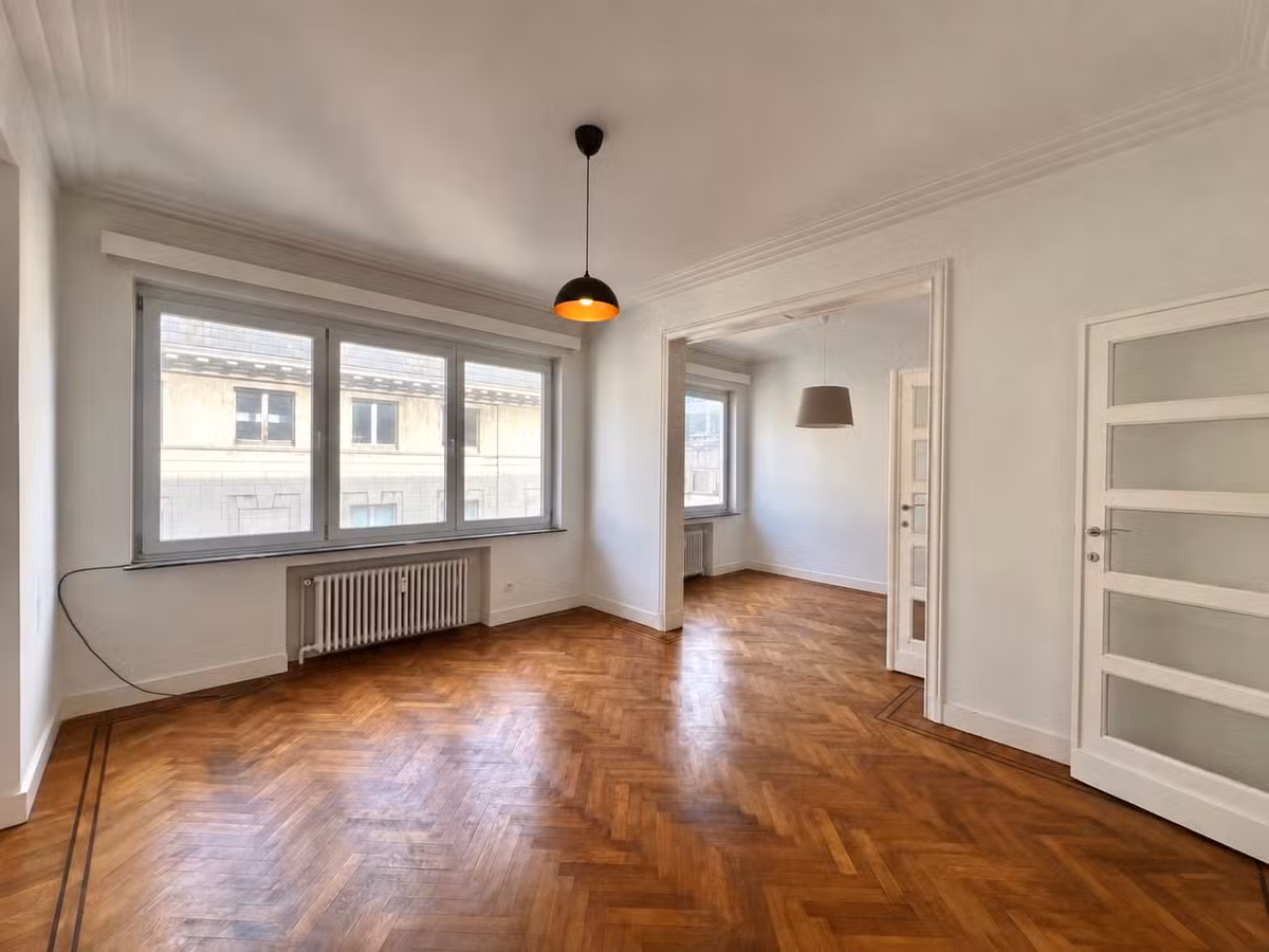 Lichtrijk appartement met twee slaapkamers in Sint-Gillis - 1