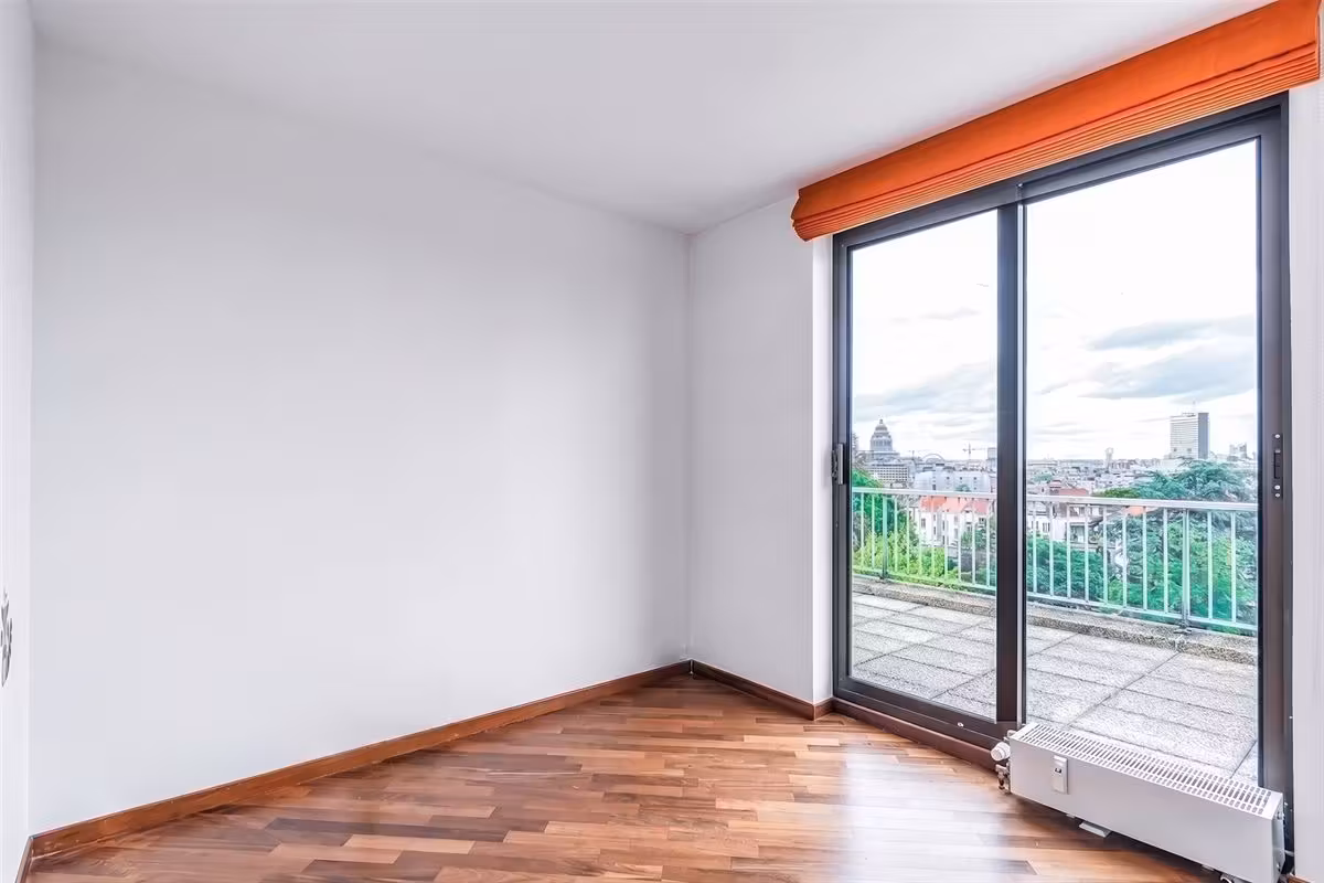 Penthouse with double parking in Châtelain - 19