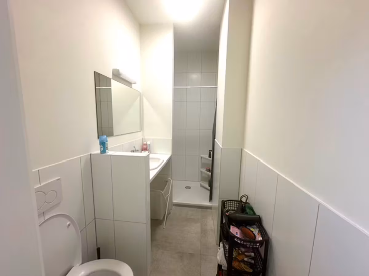 Appartement rénové au rez-de-chaussée avec terrasse - 4