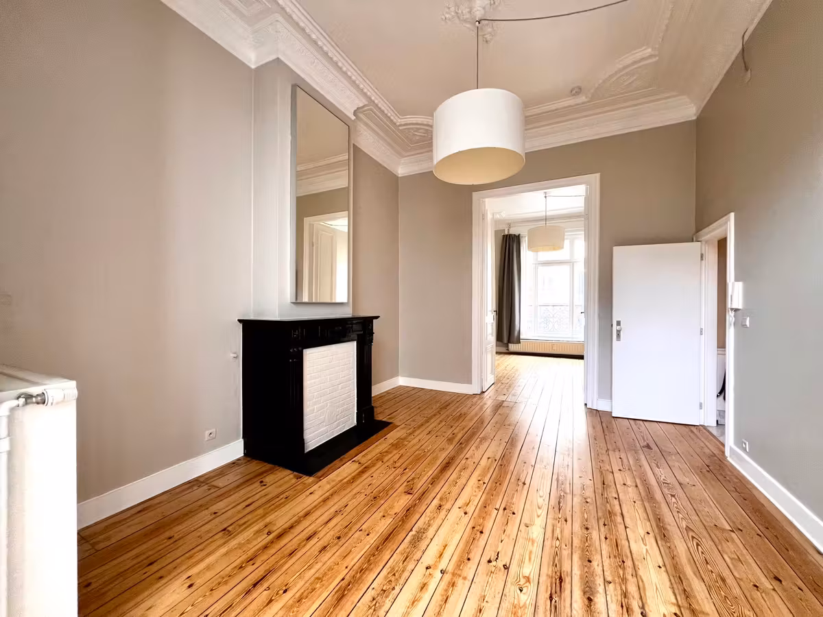 Unfurnished apartment in Ixelles near the ponds
