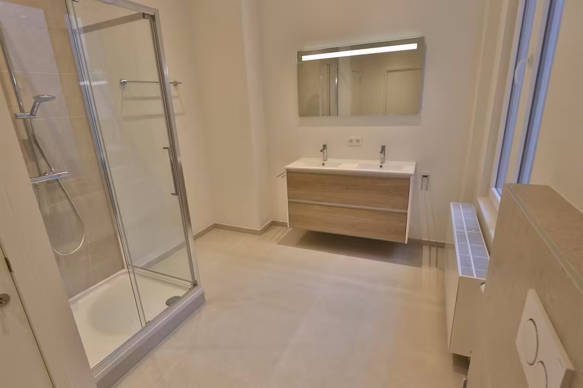 Ruime triplex flat in de Troonwijk - 14