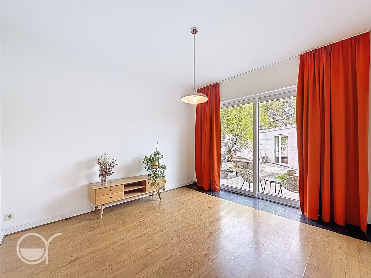Ruim gelijkvloers 1-slaapkamerappartement met stadstuintje en garagebox - 8
