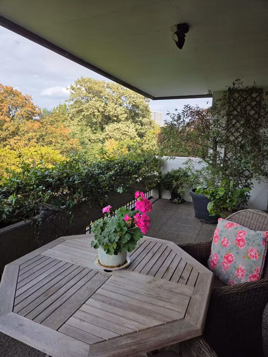 HEEL MOOI GERENOVEERD APPARTEMENT MET PRACHTIG TERRAS - 2