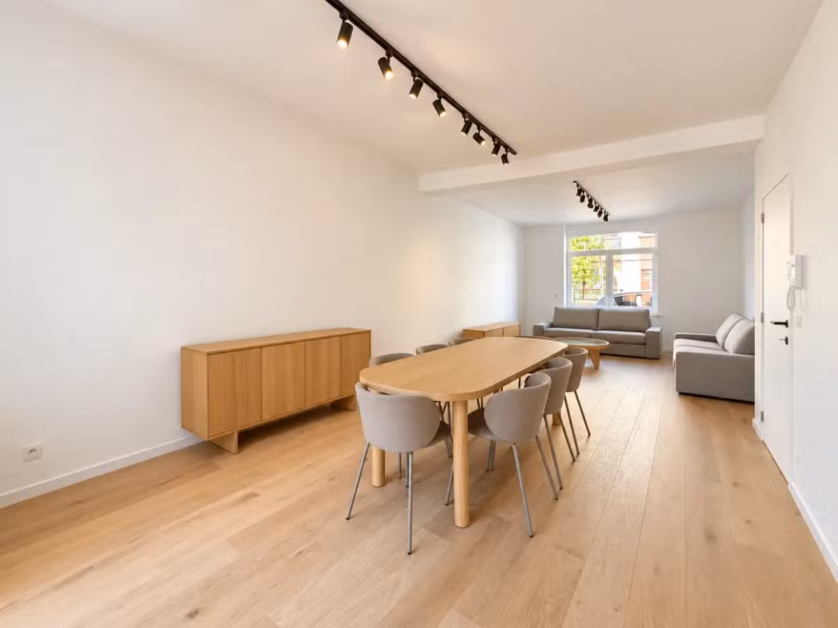 Appartement met terras en parkeerplaats in Etterbeek - 6
