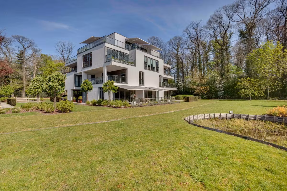 Move-in ready modern apartment with terrace and underground parking - 16