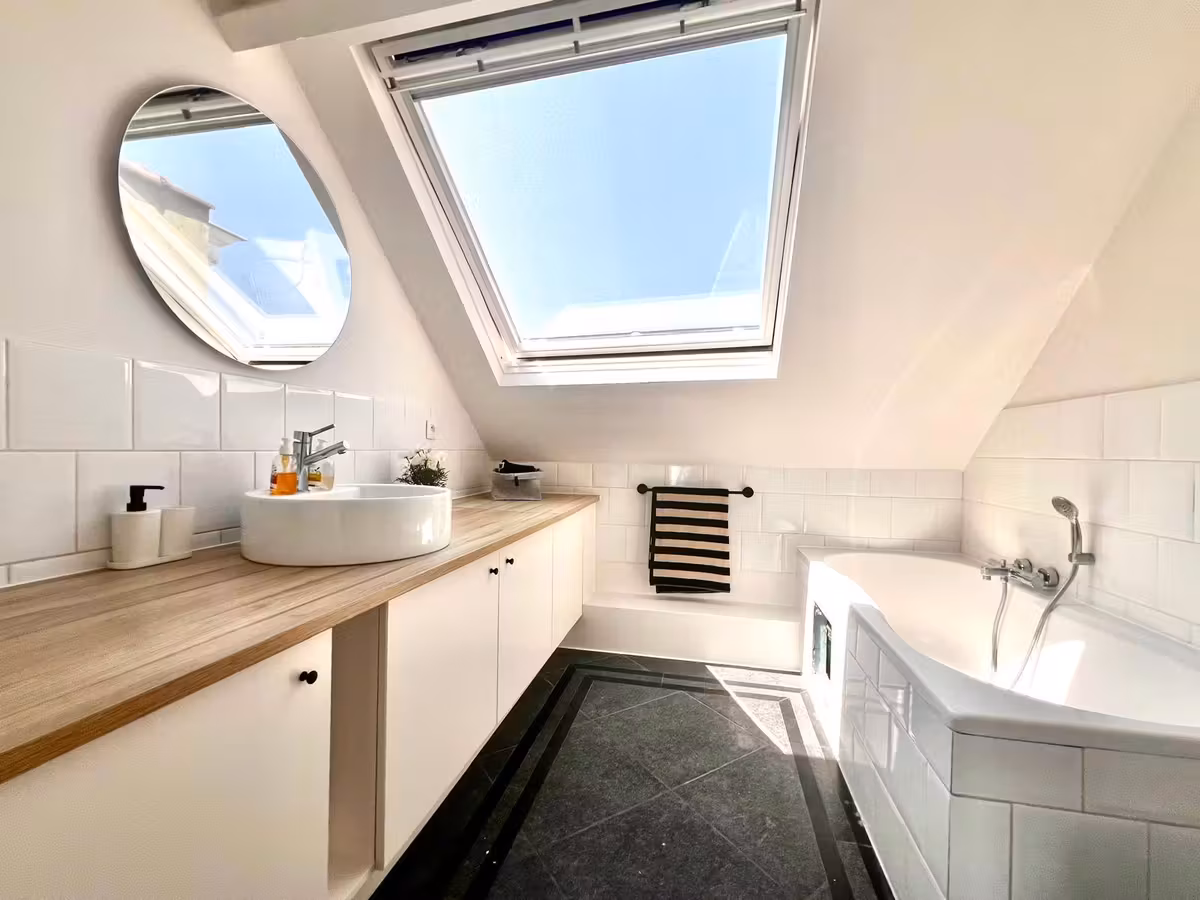 Stunning furnished 1BR penthouse with large terrace in Etterbeek - 11