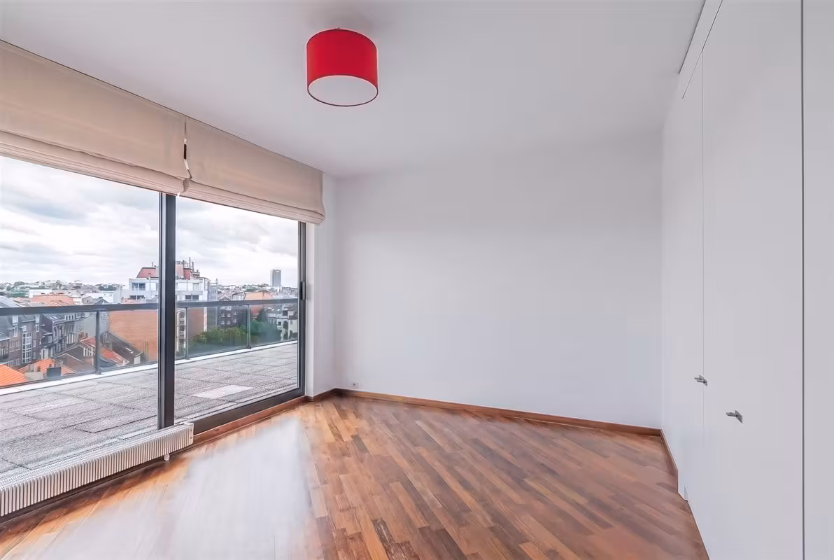 Penthouse with double parking in Châtelain - 4