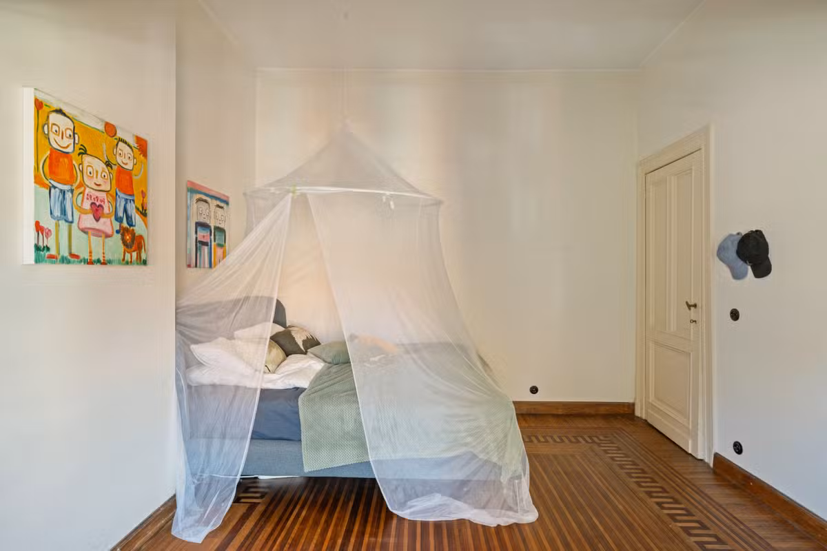 Maison charmante avec cinq chambres à coucher et jardin - 14