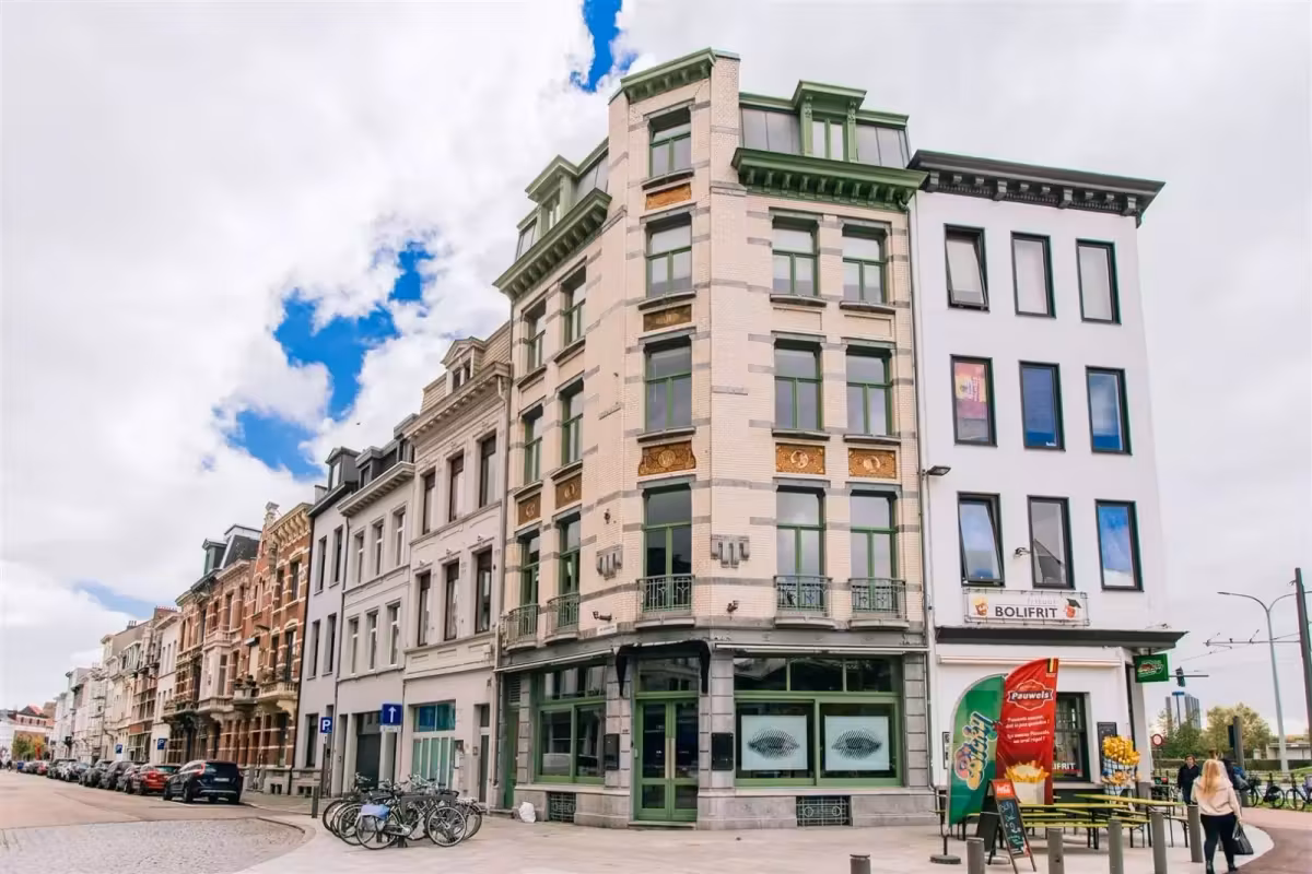 Gemeubelde luxestudio van 63 m² aan de Bolivarplaats - 2
