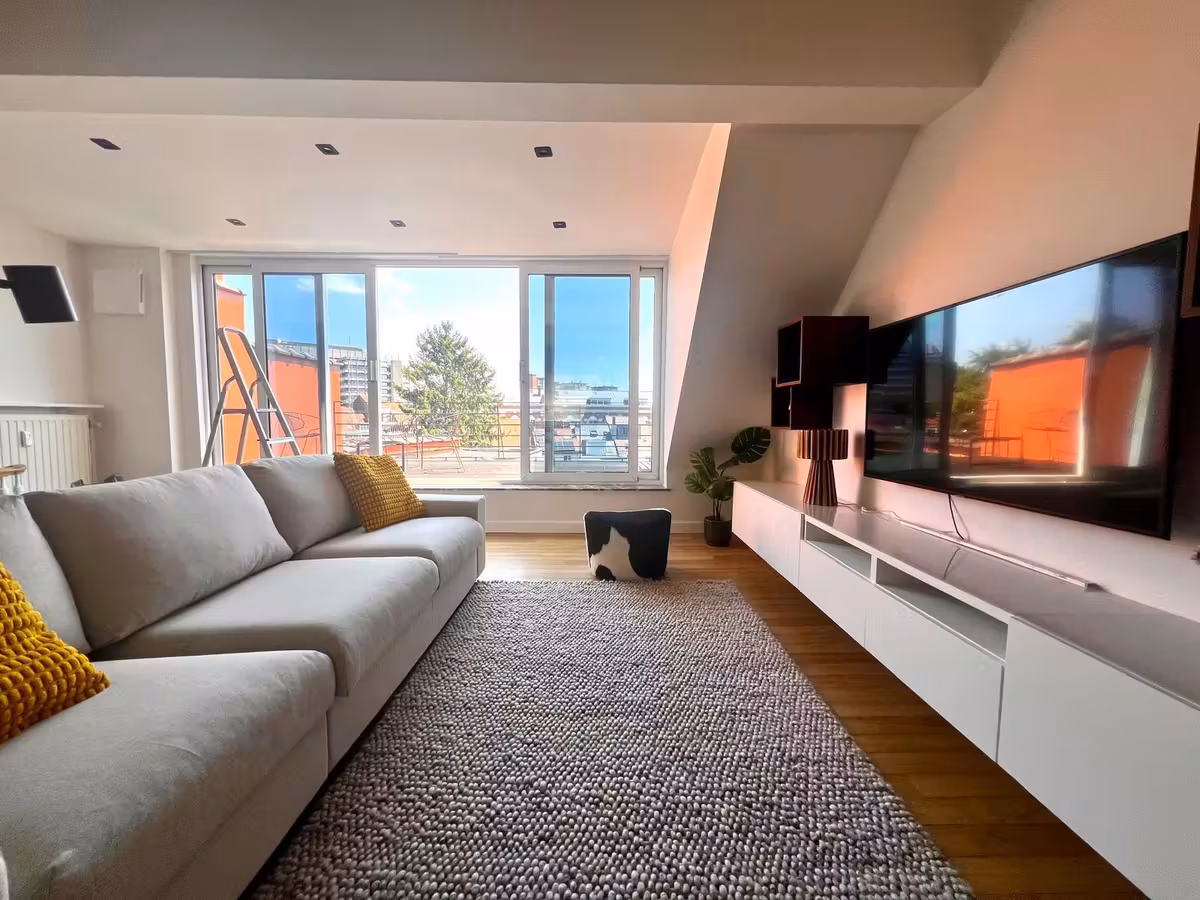 Stunning furnished 1BR penthouse with large terrace in Etterbeek - 4