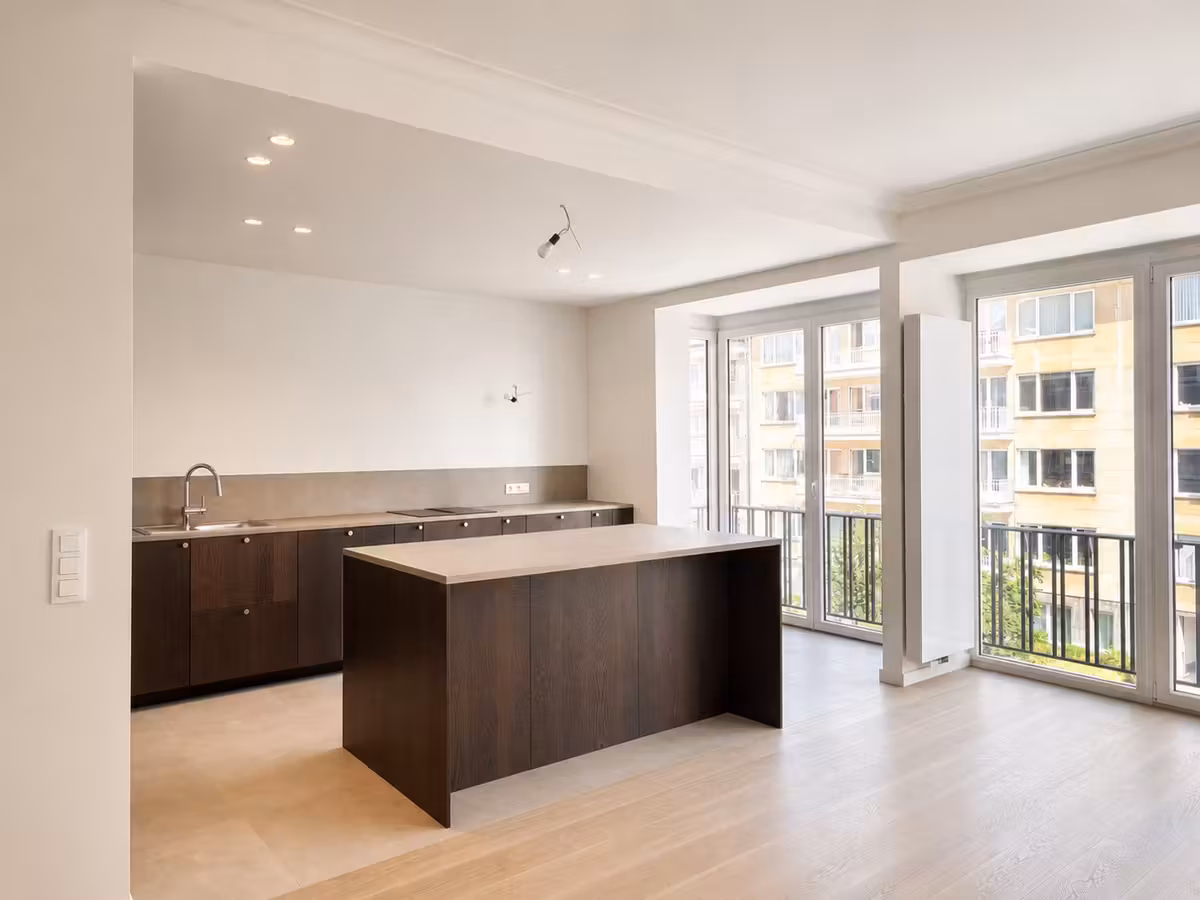 Gerenoveerd appartement met balkon in Woluwe-Saint-Lambert - 5