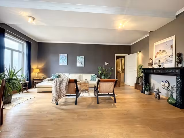 Appartement de caractère près de Porte de Hal
