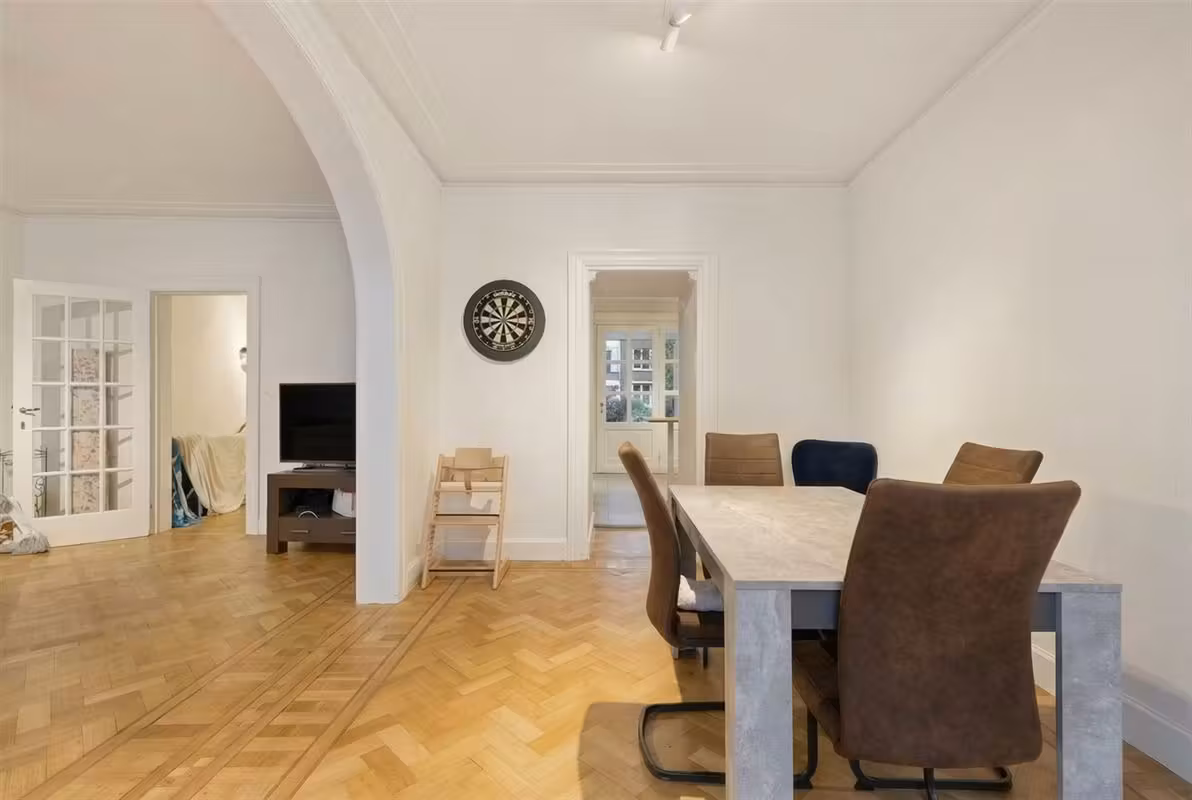 Charmant 2-slaapkamerappartement in prachtige art-deco woning - 5