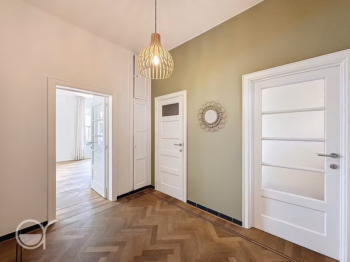 Ruim gelijkvloers 1-slaapkamerappartement met stadstuintje en garagebox - 2