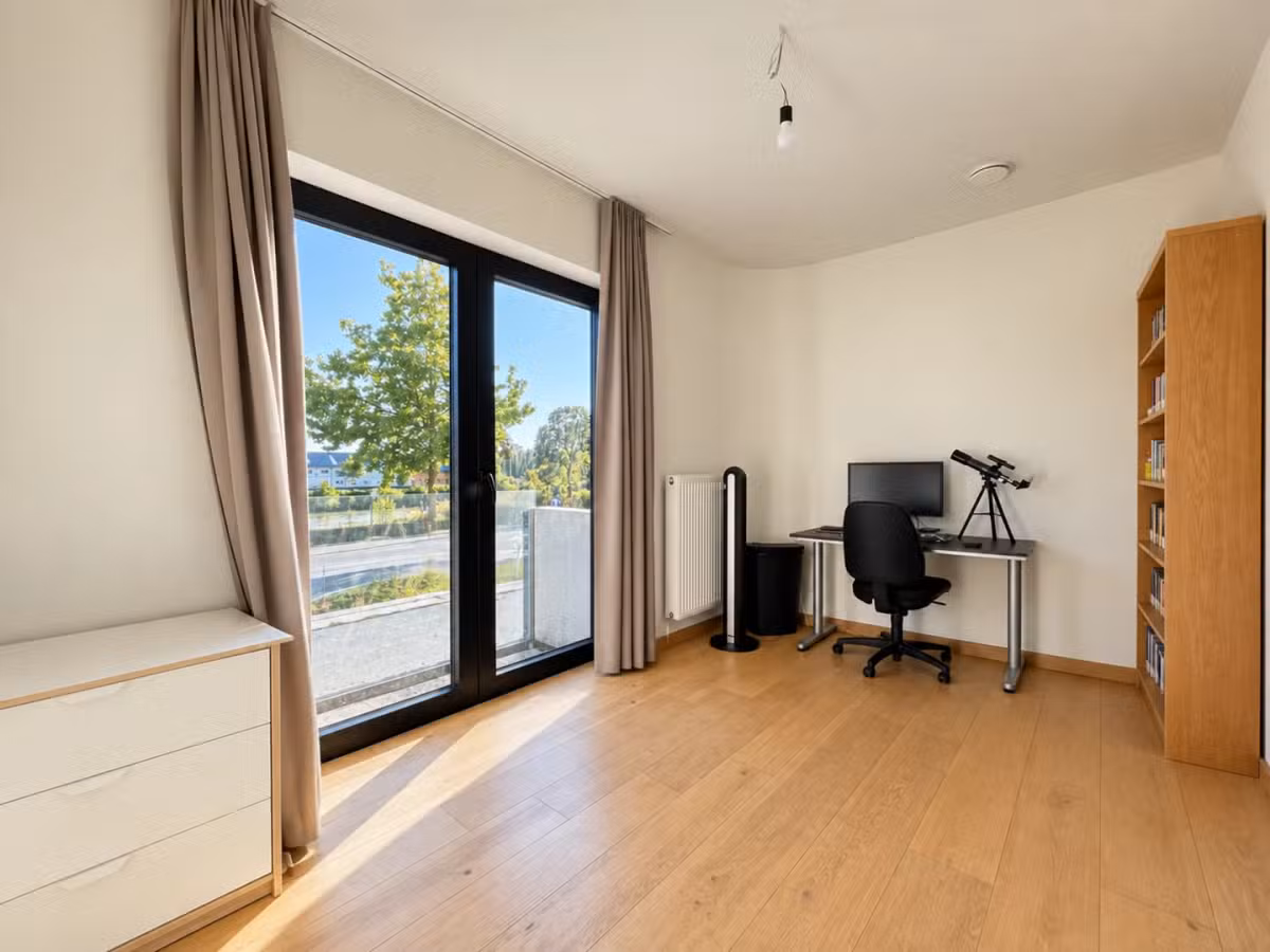Spacious 3-bedroom apartment with large terrace - 15