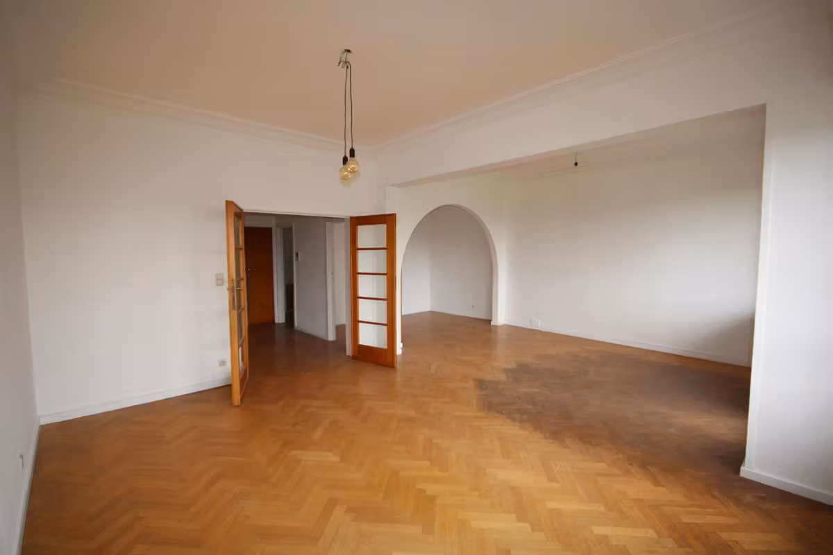 Spacious 3-bedroom apartment with 2 terraces in 1040 Etterbeek - 2