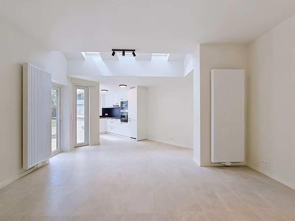 Renovated semi-detached home near Sint-Denijs-Westrem center - 2
