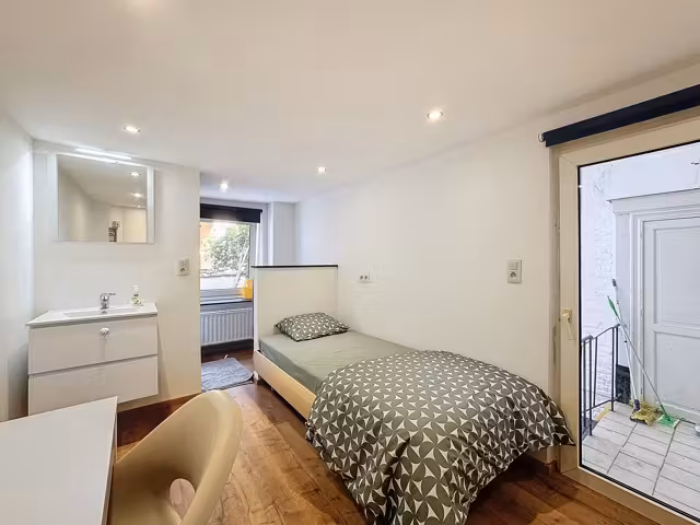 Studentenflat in Saint-Gilles met XXL terras - 3