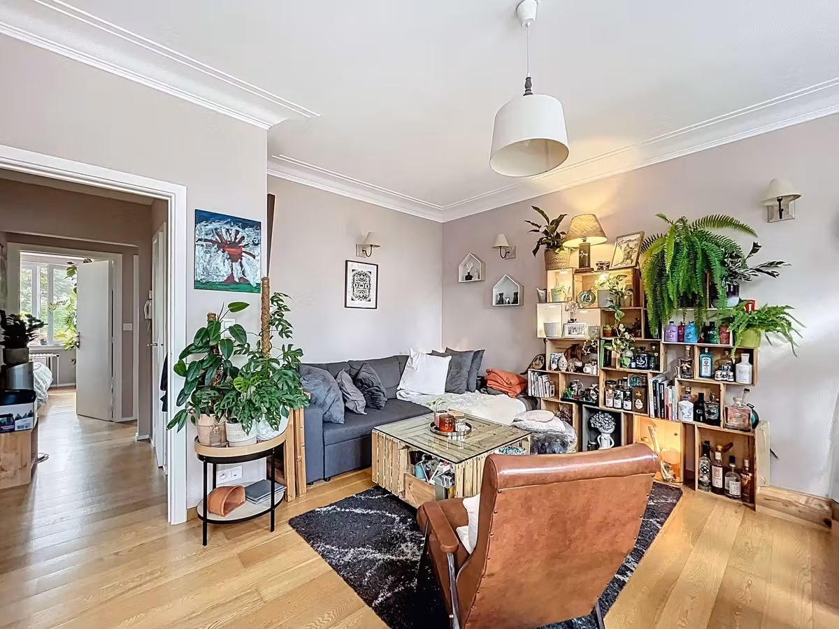 Gerenoveerd mooi 2 slaapkamers appartement + parking - 9