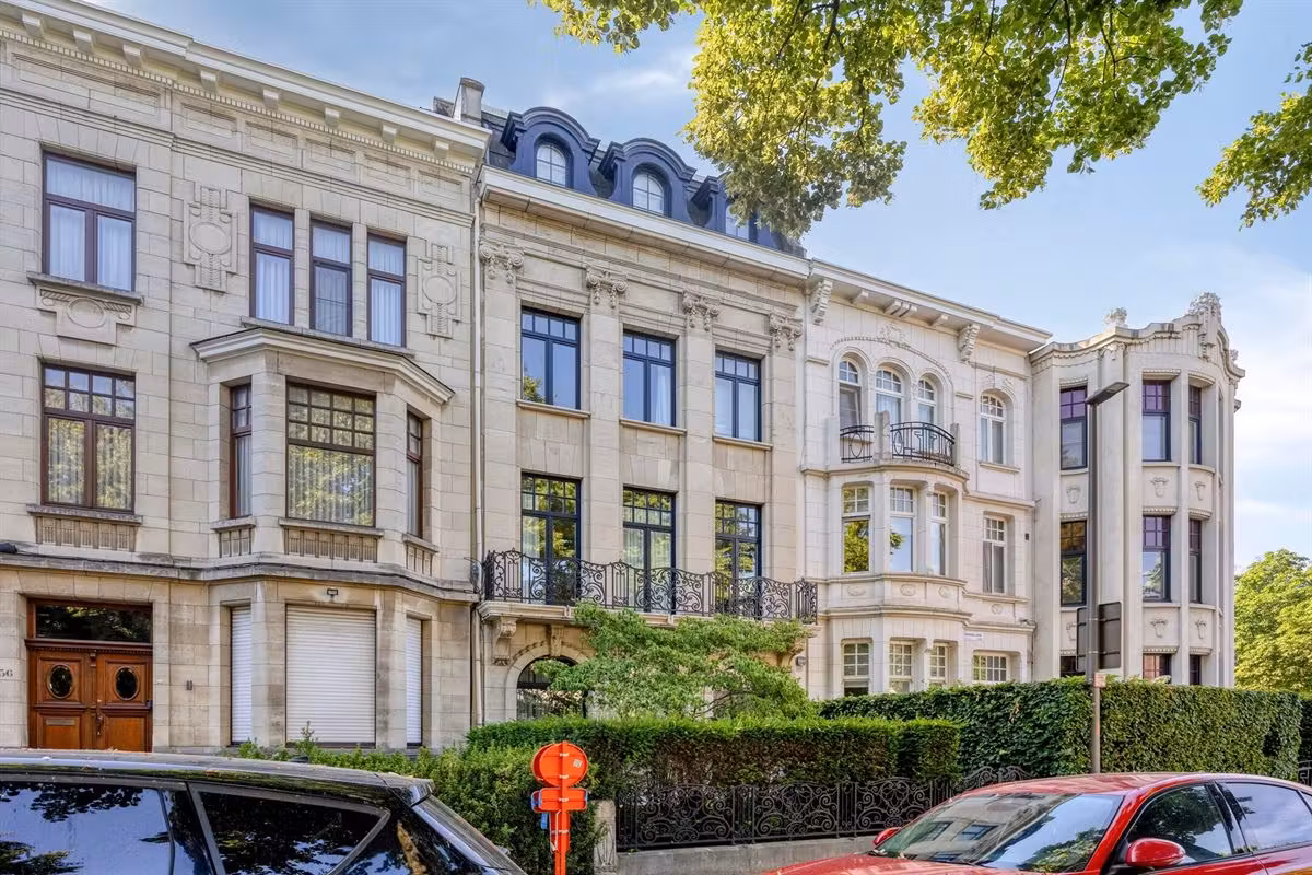 Magnifique maison de maître rénovée avec 6 chambres, jardin et double parking - 4