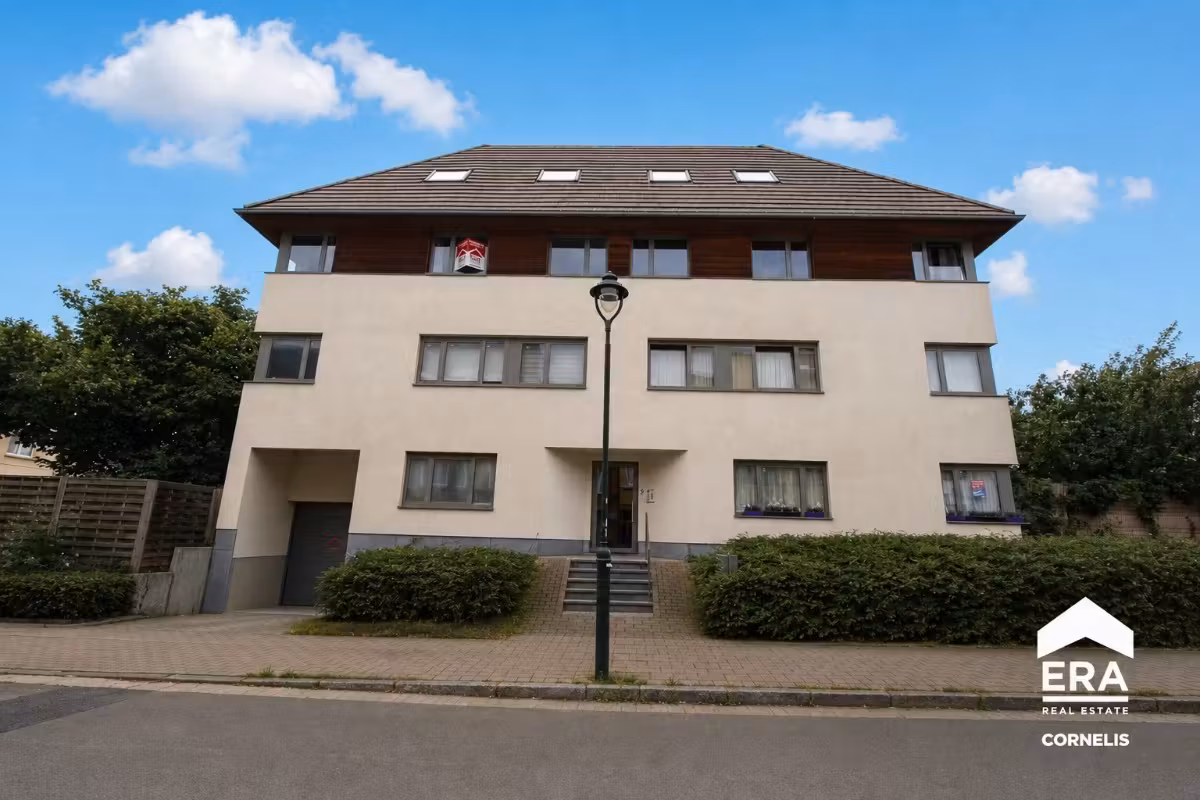 Three-bedroom apartment with terrace and parking - 11