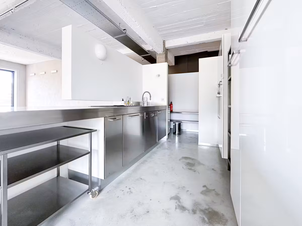 Loft with 1 bedroom, office and parking - 2