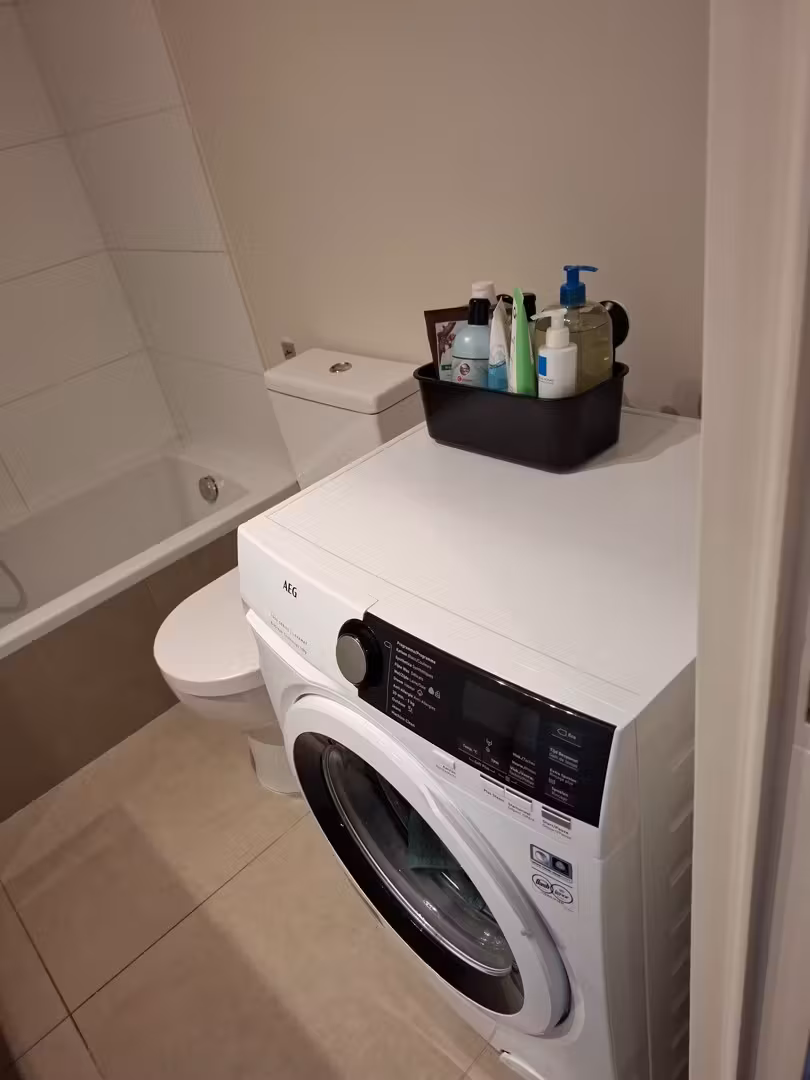 Ruime, instapklare en lichtrijke studio met groot terras aan de Coupure - 13