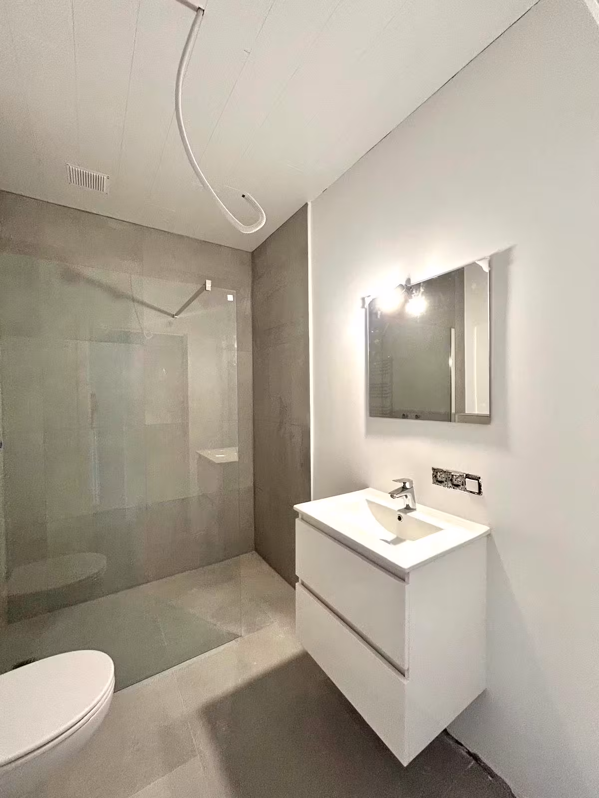 Vernieuwd gelijkvloers appartement te huur in Sint-Amandsberg - 9
