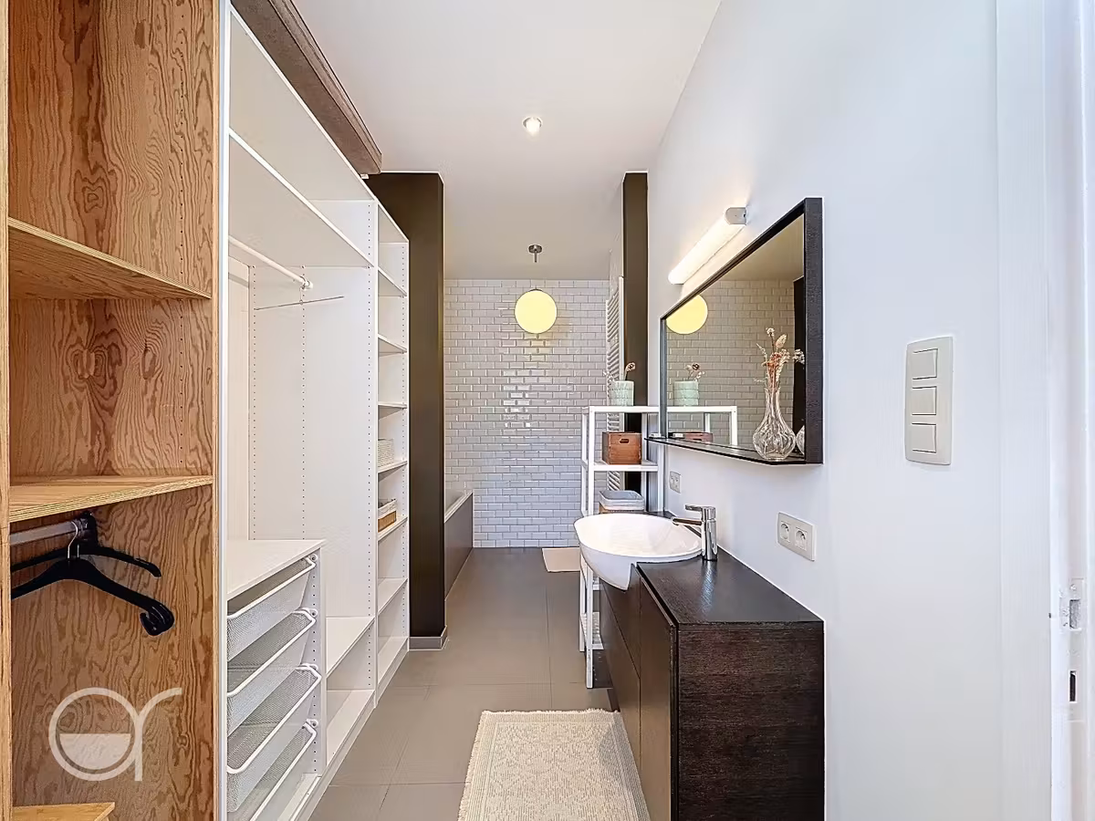 Ruim gelijkvloers 1-slaapkamerappartement met stadstuintje en garagebox - 9