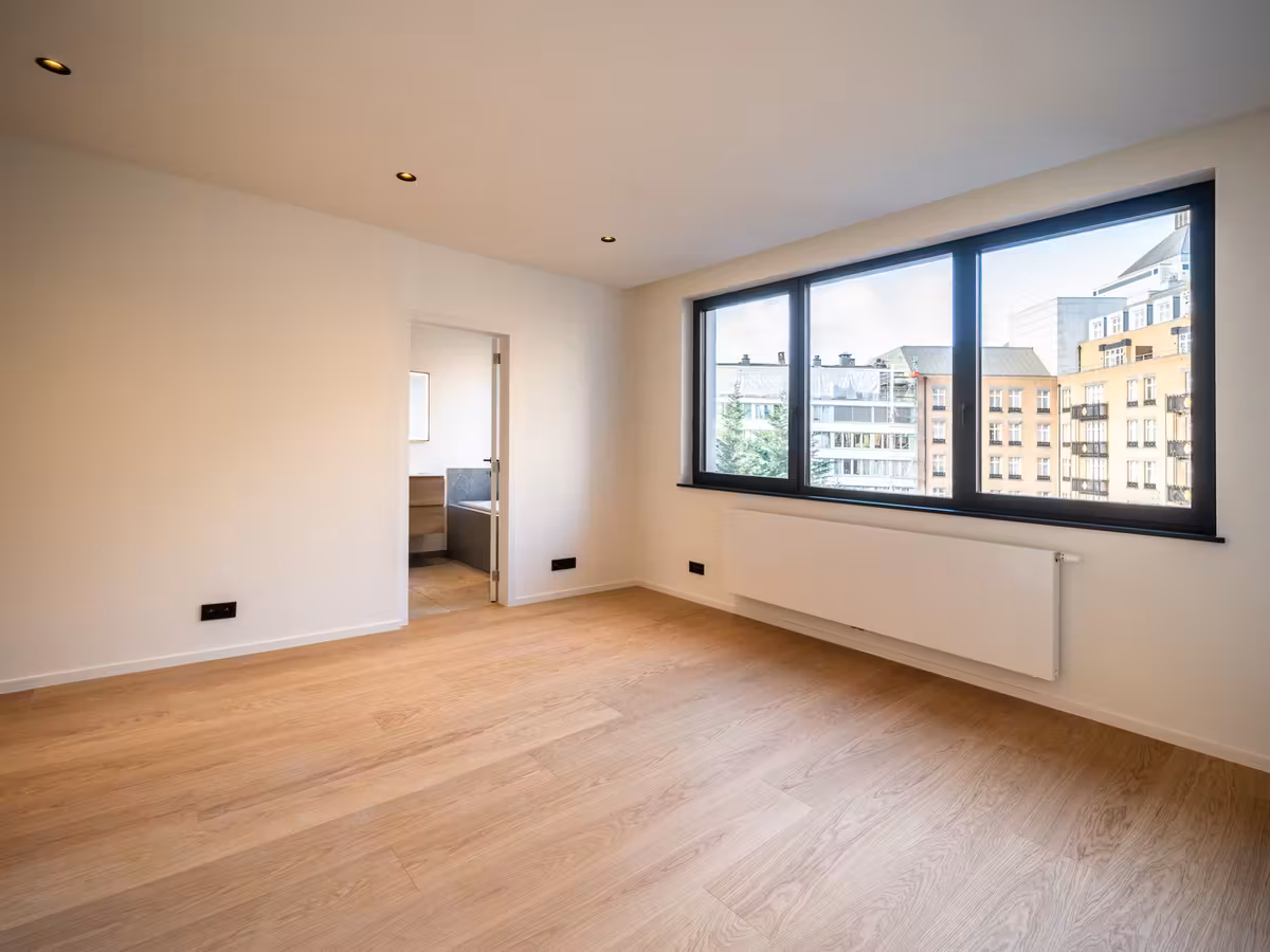 Renovated triplex penthouse near Louise - 12