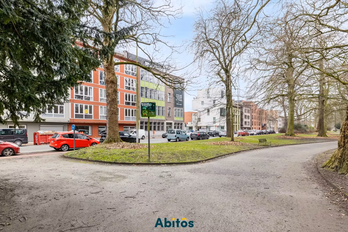 Tweeslaapkamerappartement met garagebox nabij Coupure - 5