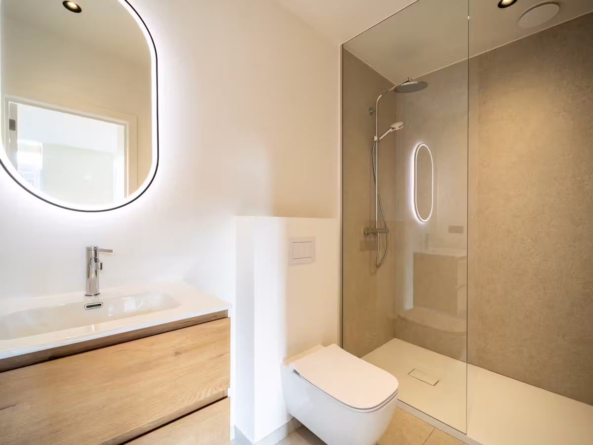 Renovated triplex penthouse near Louise - 19