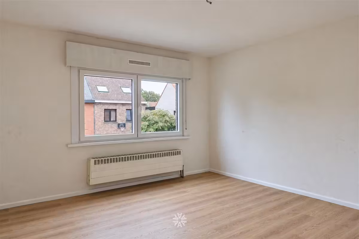 Maison en rangée rénovée avec garage intégré - 10