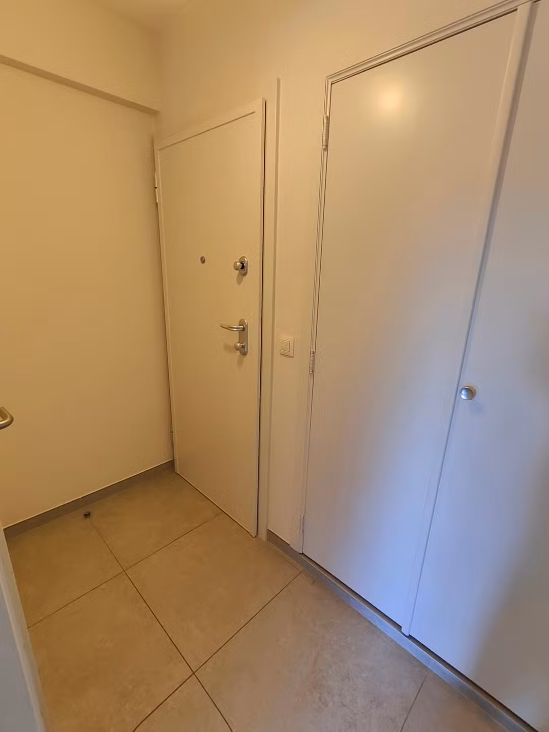 Renovated studio with terrace in Jette - 4