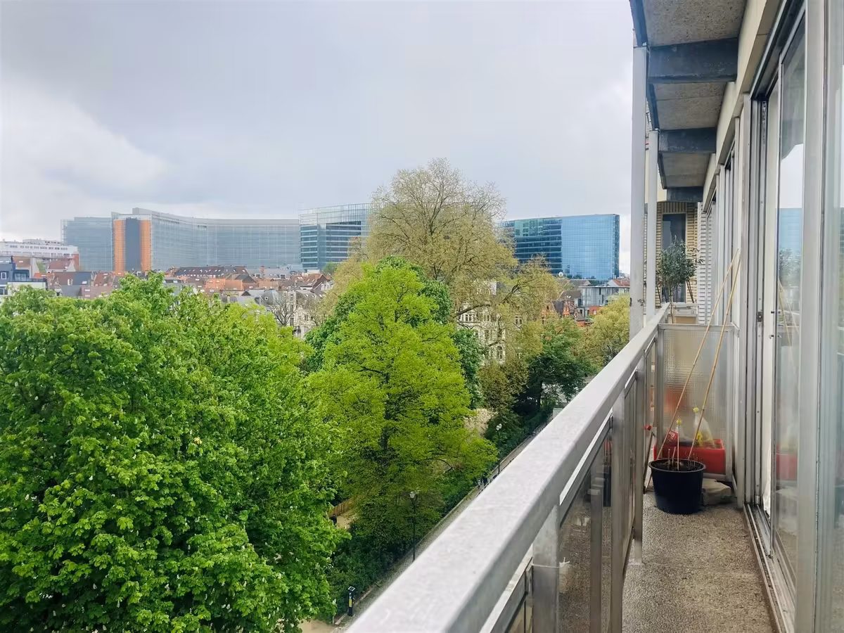 Ongemeubeld mooie Studio met zicht op Maria-Louizasquare - 2