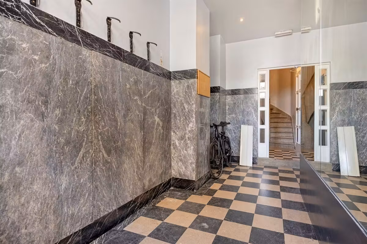 Top gelegen, volledig gemeubeld 2-slaapkamerappartement op de Keyserlei Meir - 3