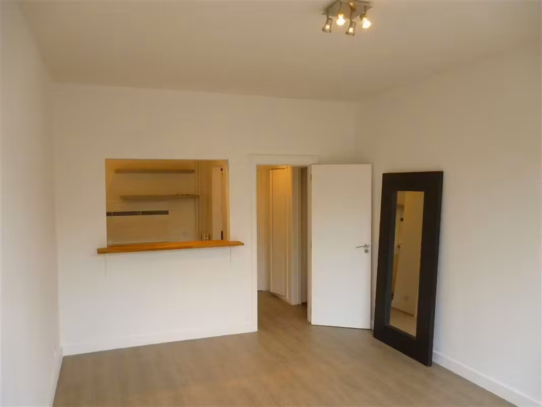 Studio non-meublé dans le quartier Louise - 3
