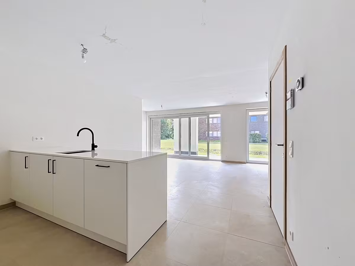 Lichtrijk 2 slaapkamer appartement te Oostakker - 3