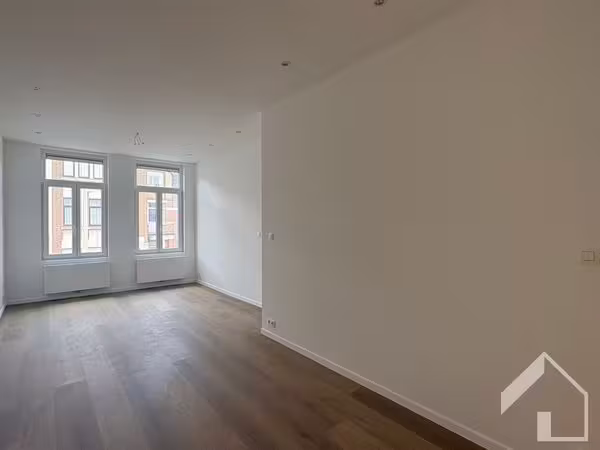 Appartement entièrement rénové avec 2 chambres et dressing