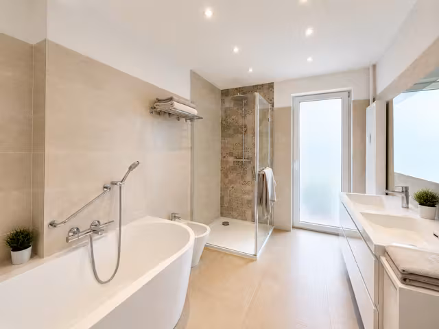 100 sqm apartment with balconies in Forest - 5