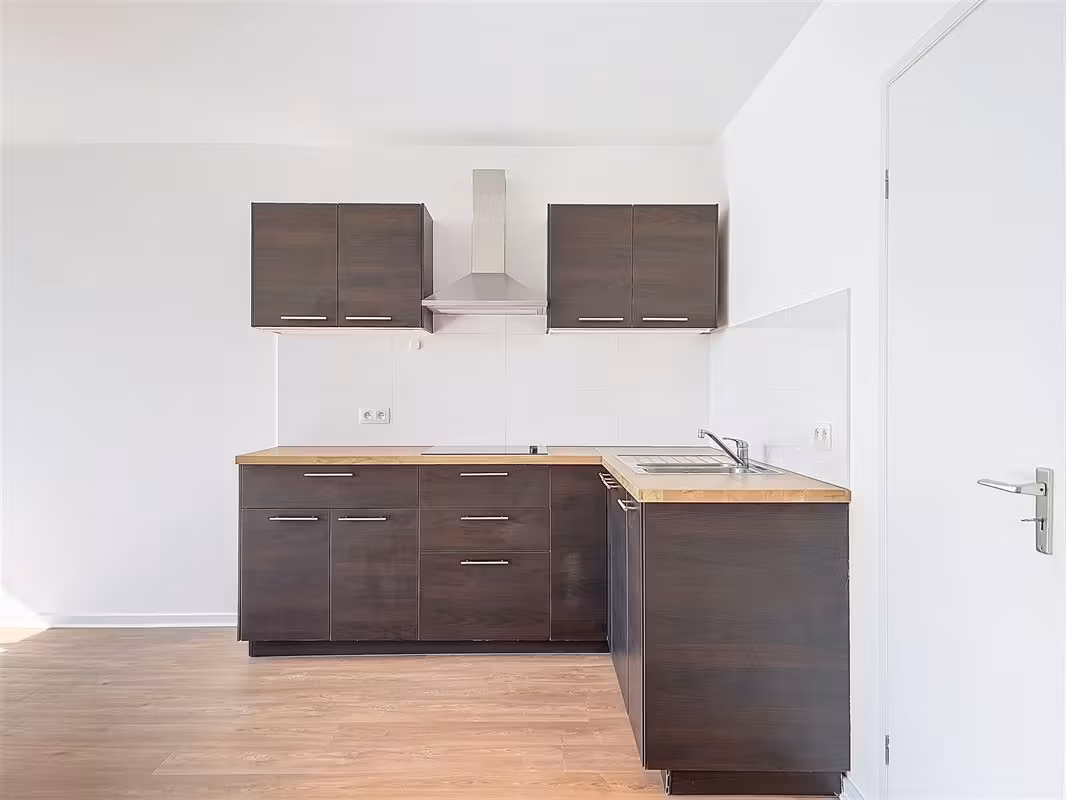 Studio rénové avec terrasse à Jette - 8