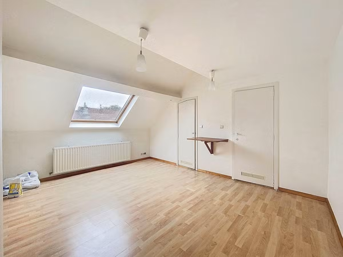 Gemeubelde studio aan Place Flagey - 16