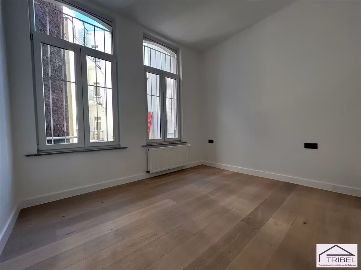 One-bedroom apartment with balcony in Ixelles - 4