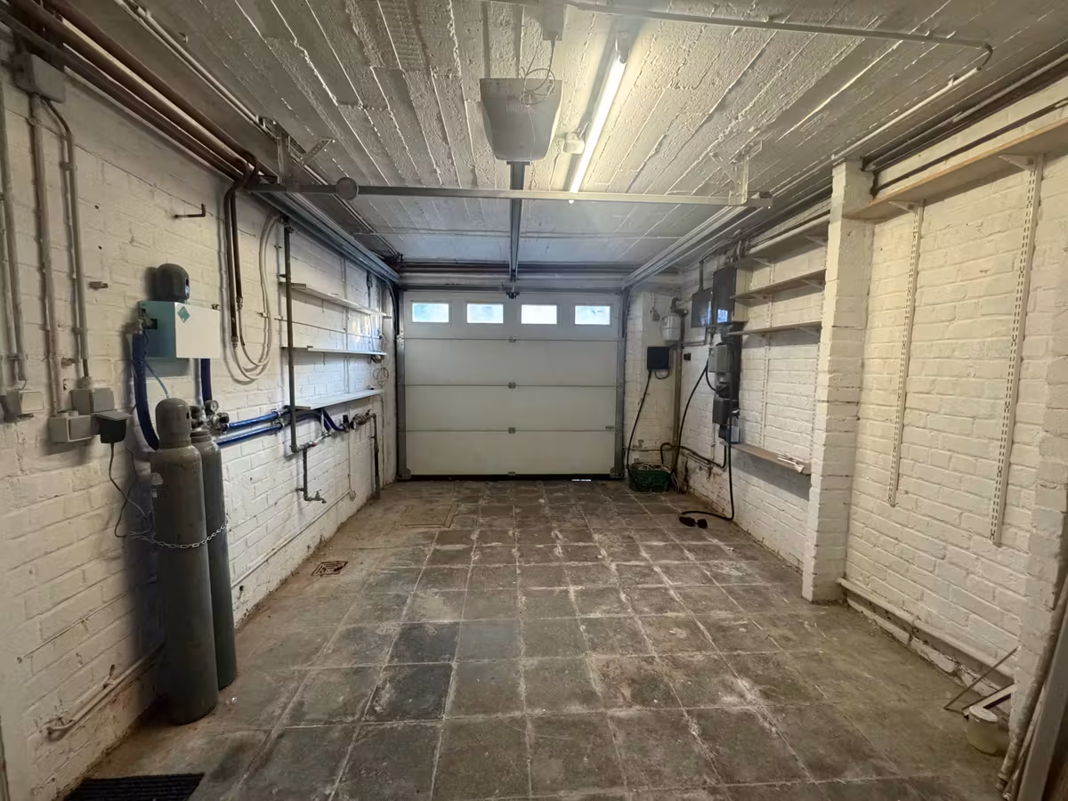 Gerenoveerde woning met 4 slaapkamers, tuin, garage & parking - 2