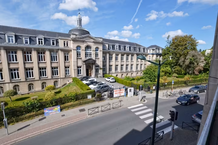 Renovated studio with terrace in Uccle - 2