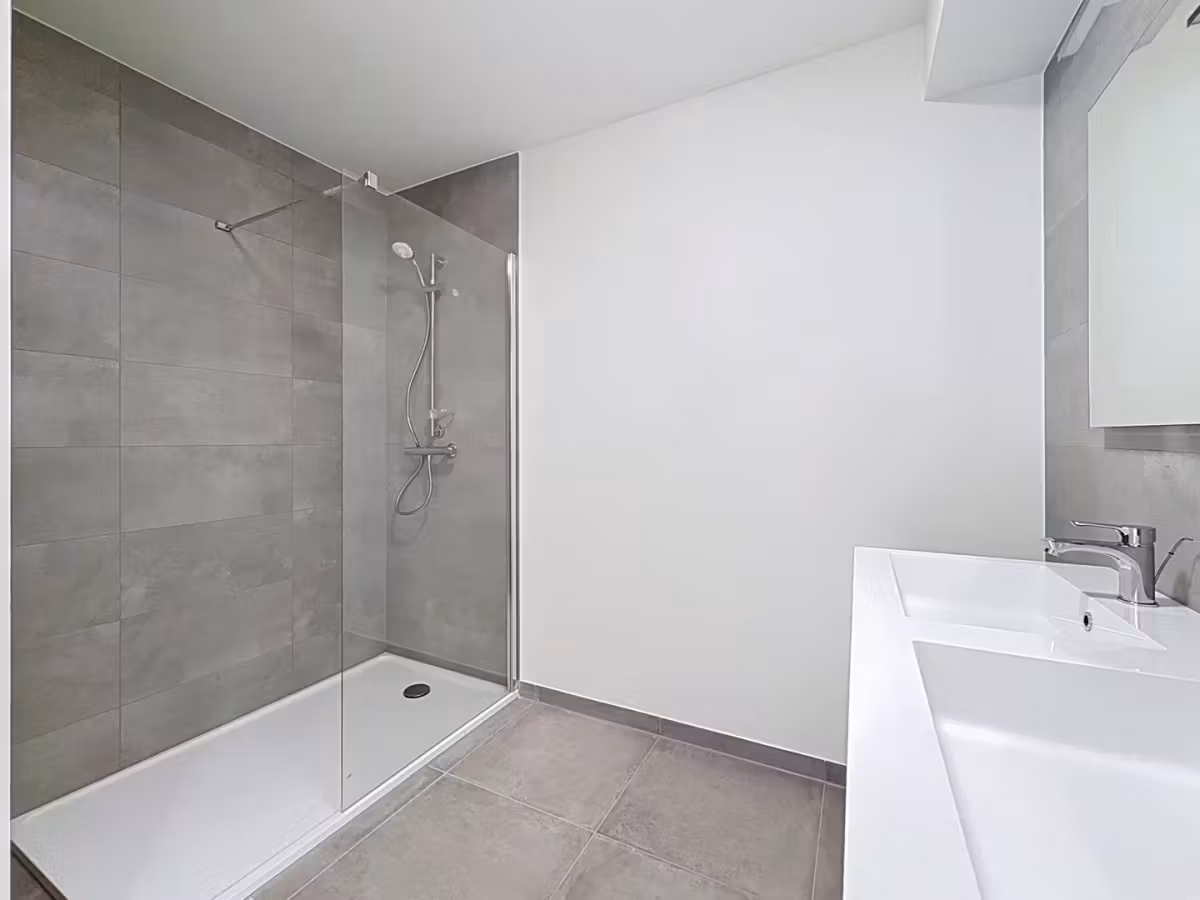 Lichtrijk 2 slaapkamer appartement te Oostakker - 10