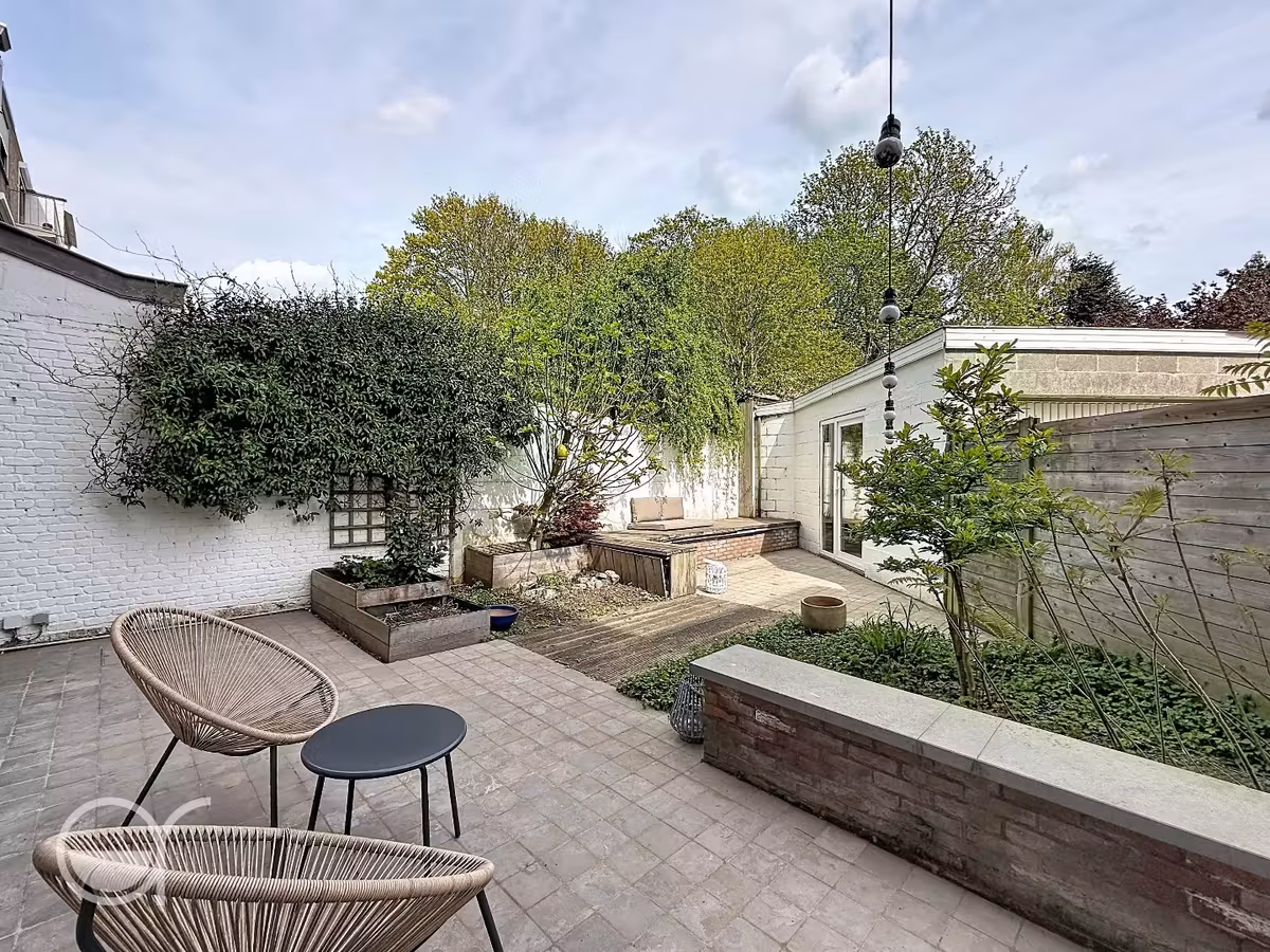 Ruim gelijkvloers 1-slaapkamerappartement met stadstuintje en garagebox - 12